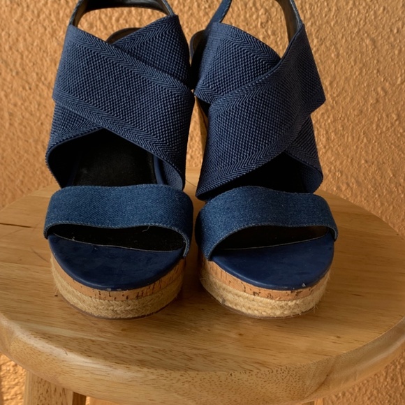 CHARLES DAVID SHOES / DENIM WEDGE SANDALS / BLUE / SIZE 11 - Picture 3 of 3